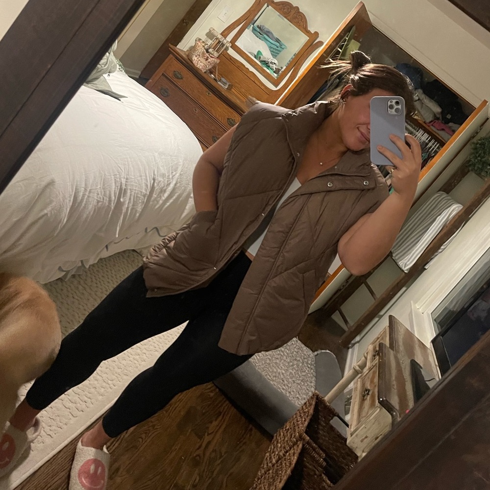 Mocha oversized quilted vest from A&F